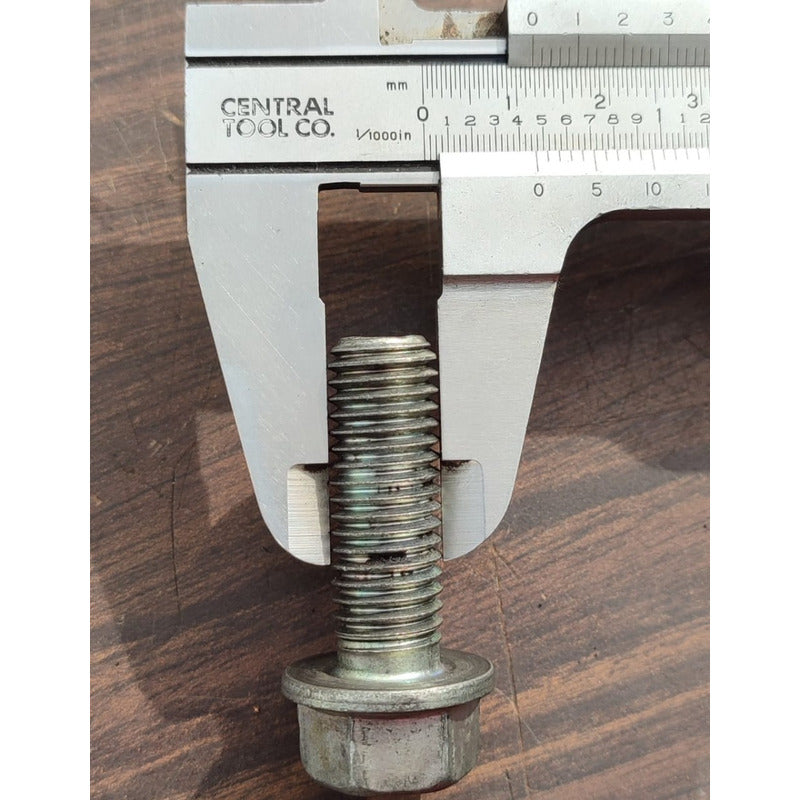 2 Tornillos Coraza Motor Hino 300 816 716