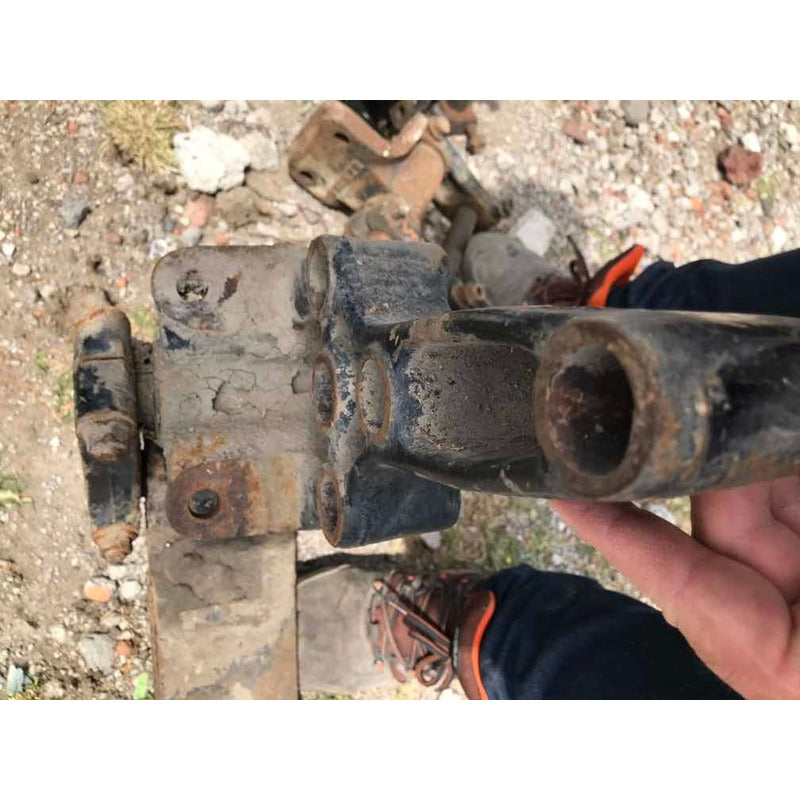 Percha Volvo Eje Delantero Trasera Original Tipo Cruz