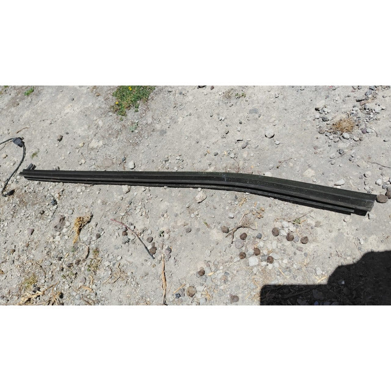 Cubrepolvo Cañuela Cristal Puerta Isuzu Elf 2 Piezas Negro