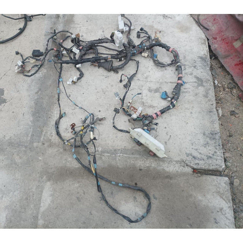 Arnes Caja Tablero Fusibles Hino 300 816 716 514 414 616