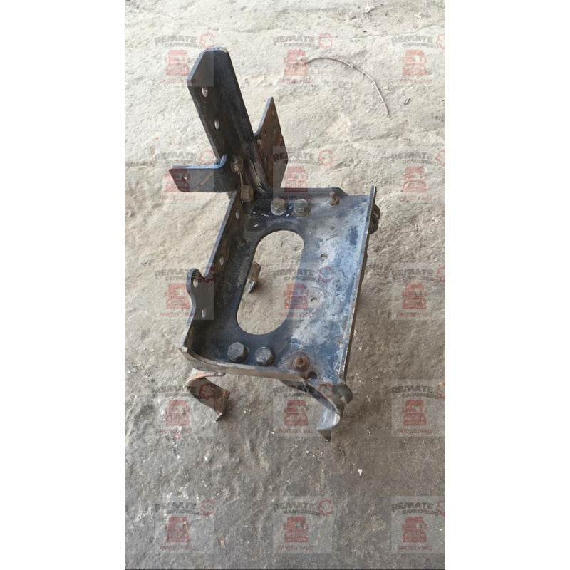 Soporte Base Tubo Manguera Purificador Mercedes Benz Om 906