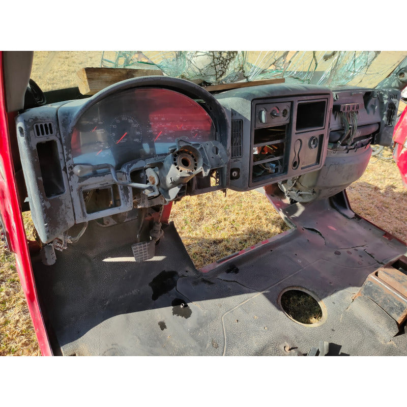 International 4300 Cabina Nacional Por Partes