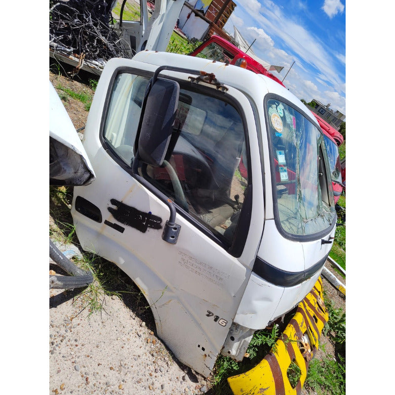 Cabina Toyota Hino 300 716 Año 2009