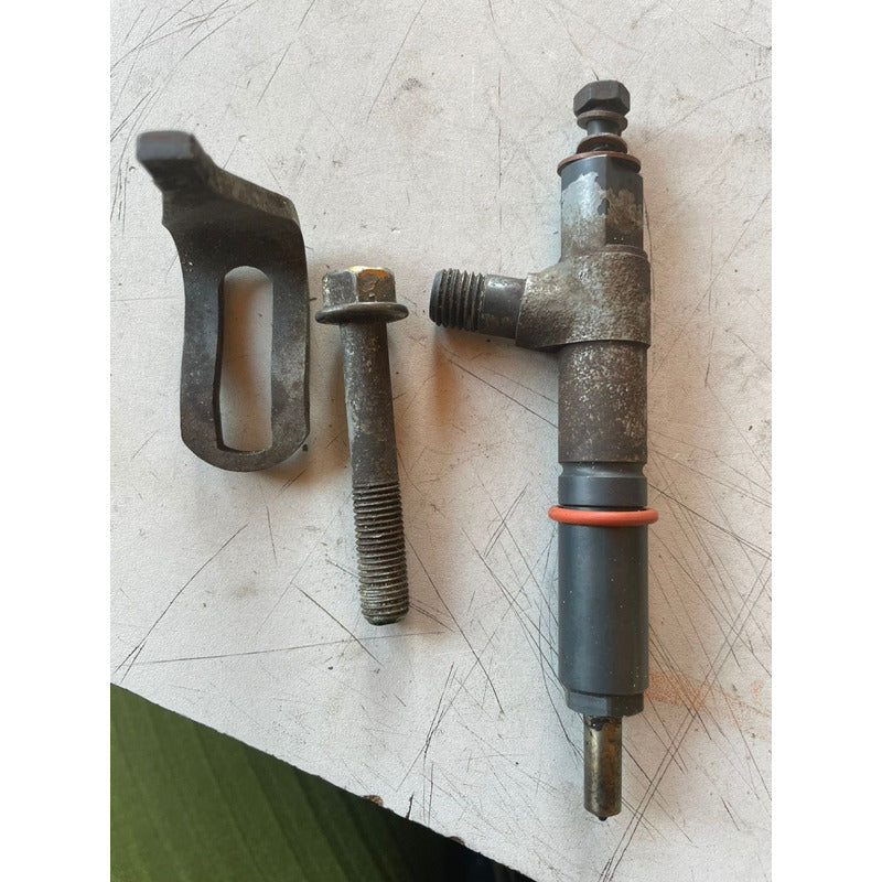 Inyector Motor Kubota V2203 Sujetador