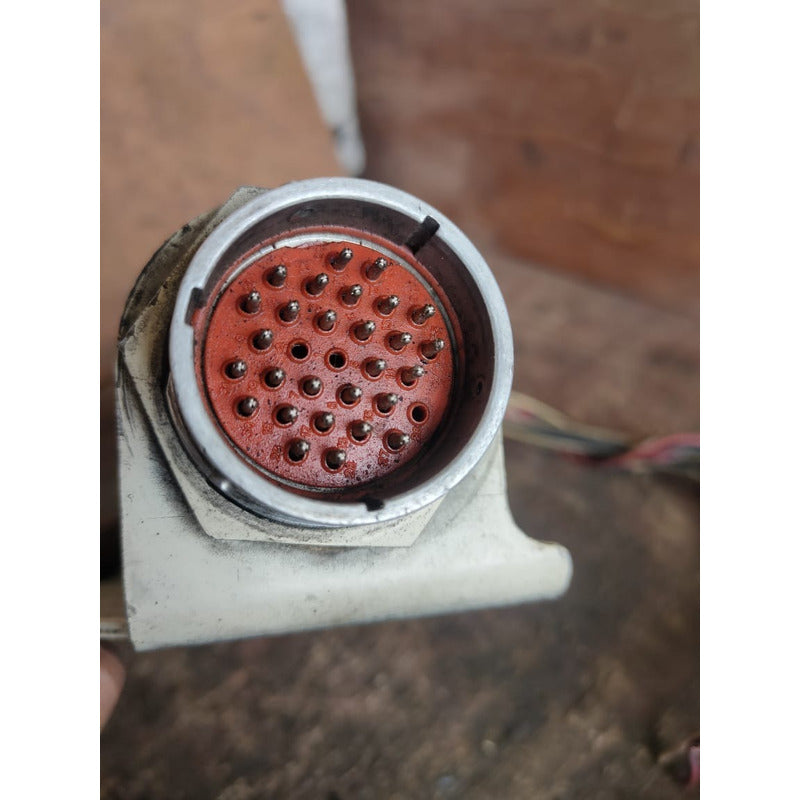Conector De Cabina Volvo Motor Cummins Isb