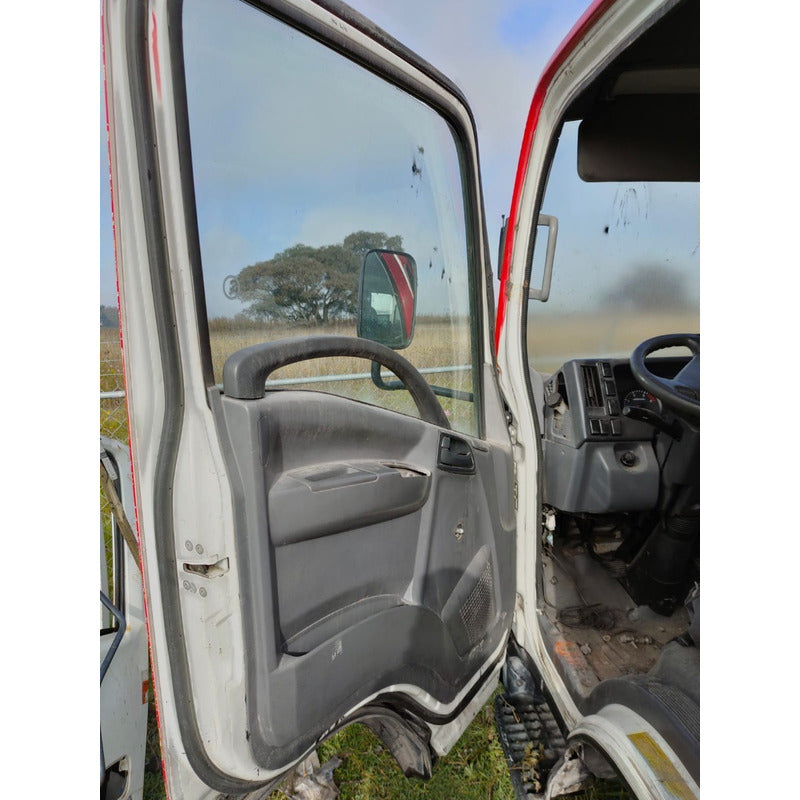 Cabina Isuzu Elf 300 Año 2011