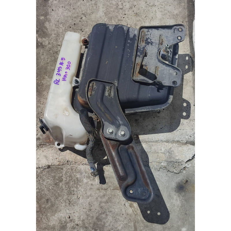 Deposito Tanque Vacío Agua Refrigerante Hino 300 716 816 616