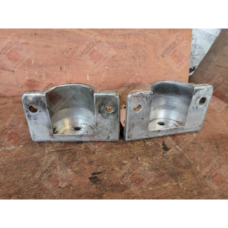 Soporte Oreja Coraza Motor Cummins Camión Ford F700 (par)