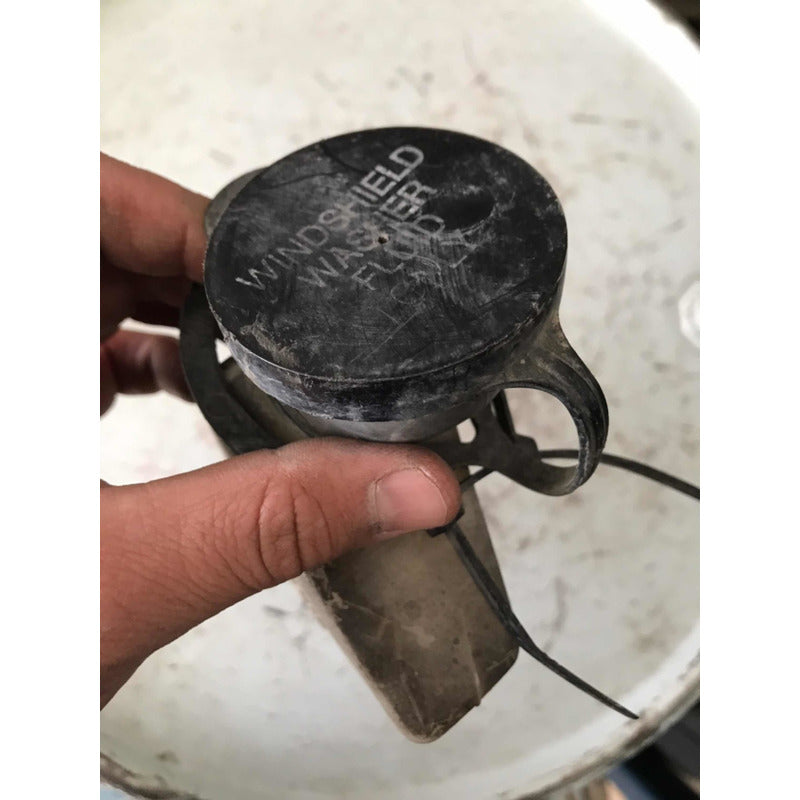 Deposito Limpiaparabrisas Volvo Vnl Tractocamion 8084070