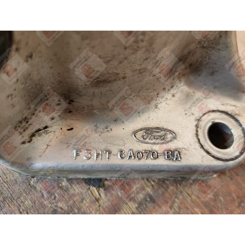 Soporte Oreja Coraza Motor Cummins Camión Ford F700 (par)