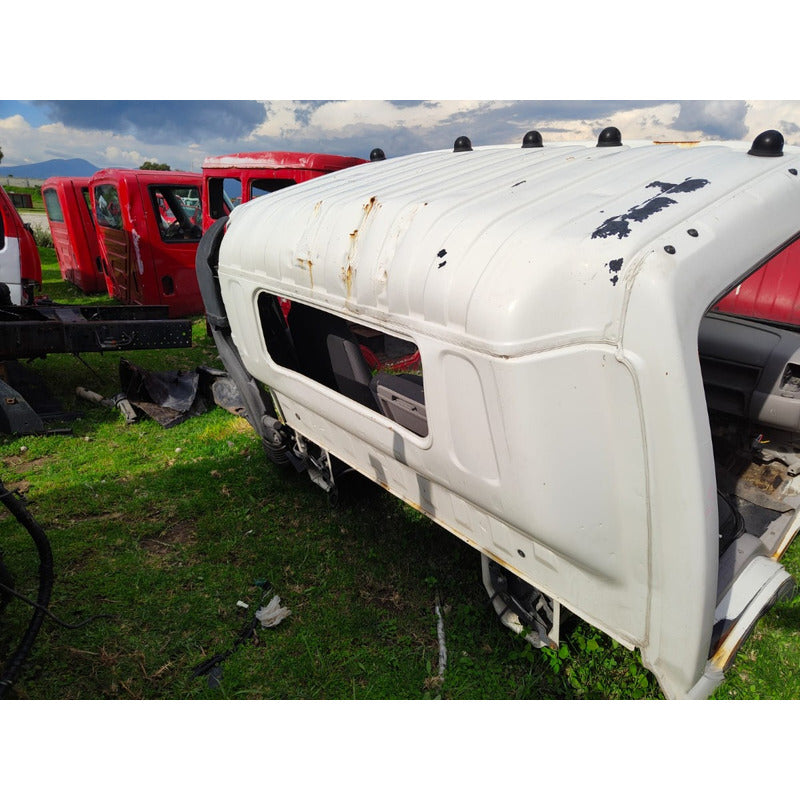 Cabina Hino 300 716 816 Año 2011