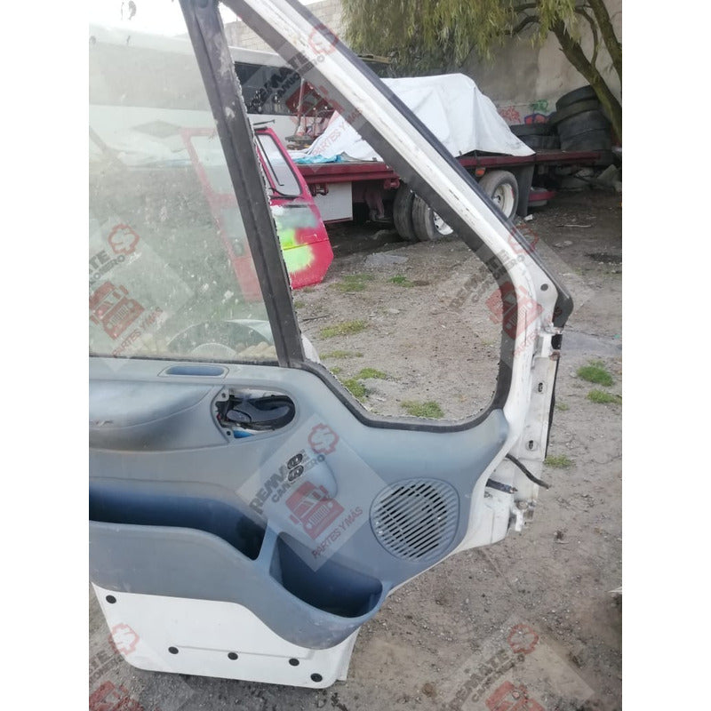 Puerta Izquierda Ford Transit Piloto