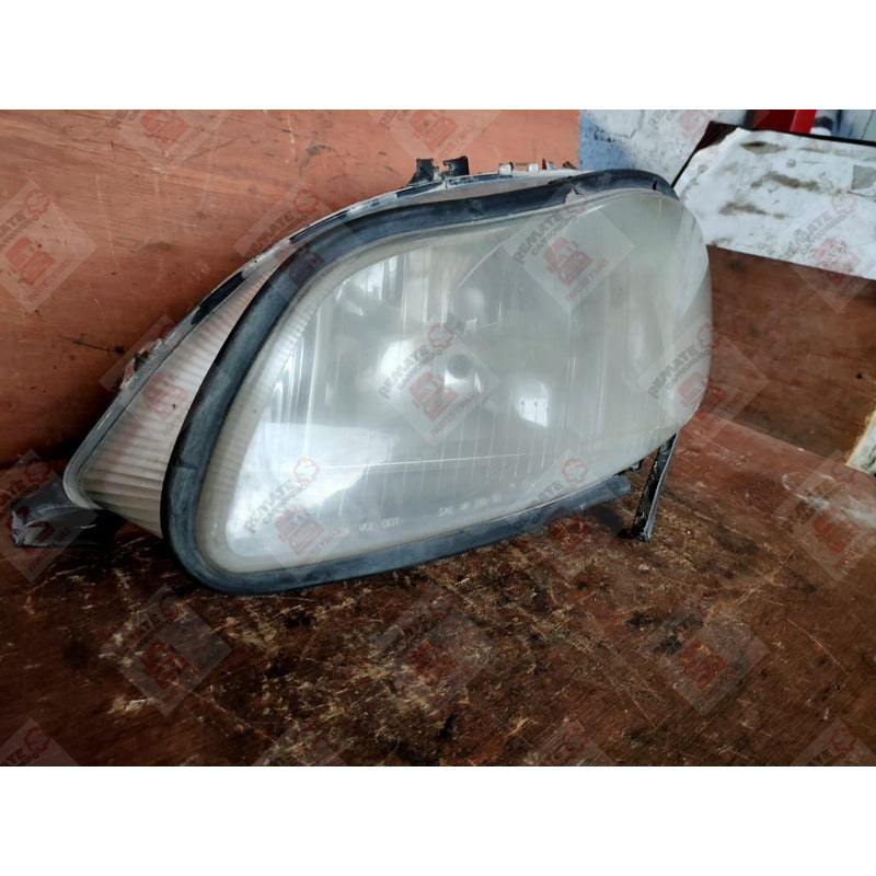 Faro Unidad Freightliner Columbia M2 Derecho