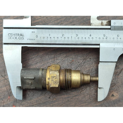 Sensor Toma Agua Hino 300 816 716