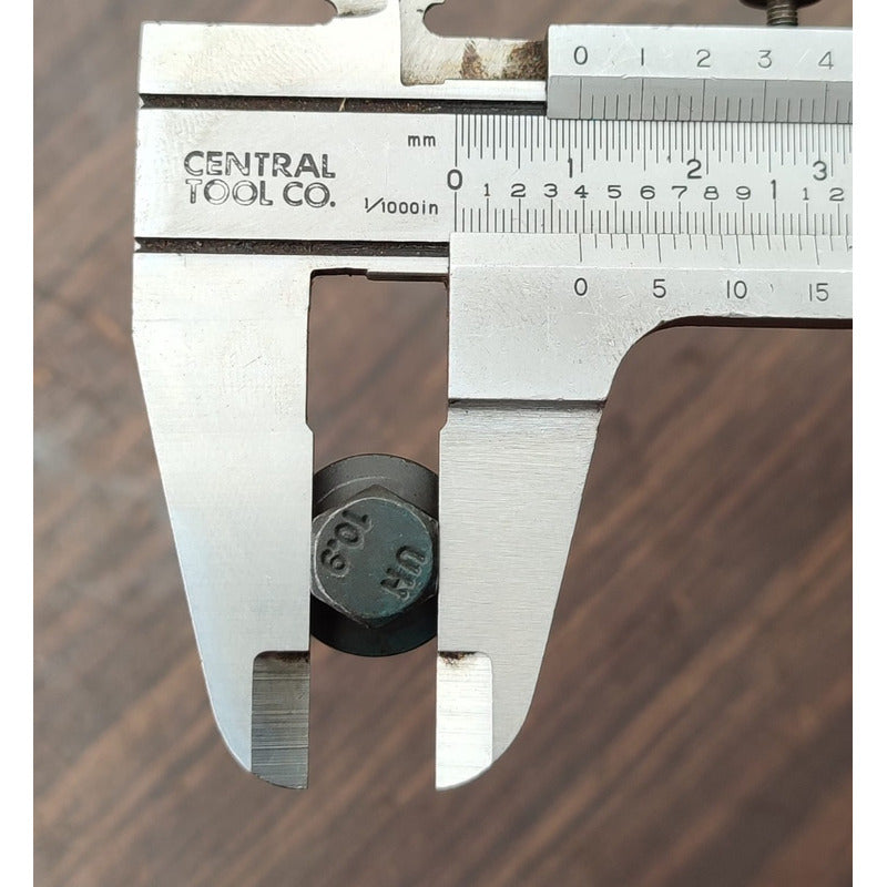 Perno Tornillo Bomba Diesel Navistar Maxxforce 7.6l Internat