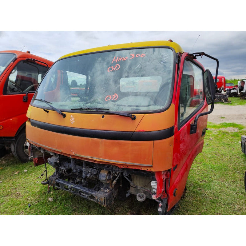 Cabina Hino 300 816 716