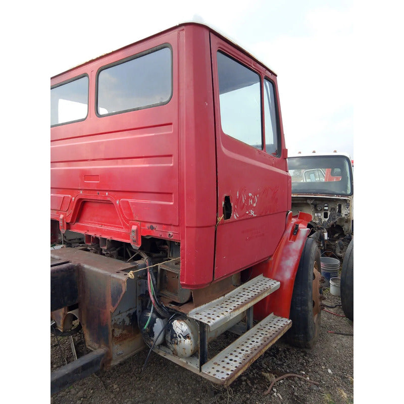 Cabina Freightliner  Fl80 Fl70 Año 2003