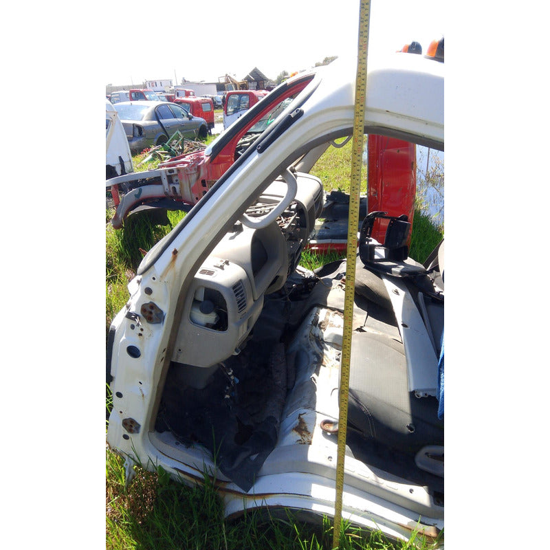 Cabina Hino 300 716 816 Año 2011