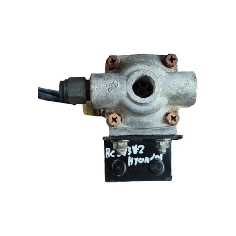 Valvula Repartidora Aire Frenos Conector Hyundai Hd120 Gris