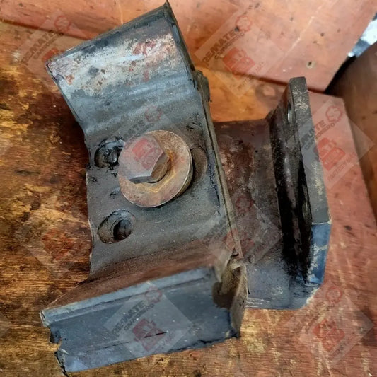 Soporte Coraza Motor Cummins Isb Freightliner Fl70 Par