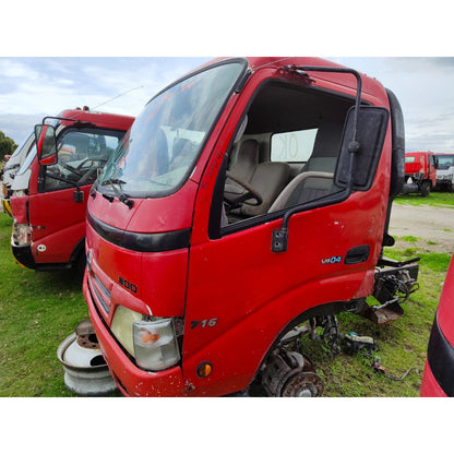Cabina Hino 300 816 716