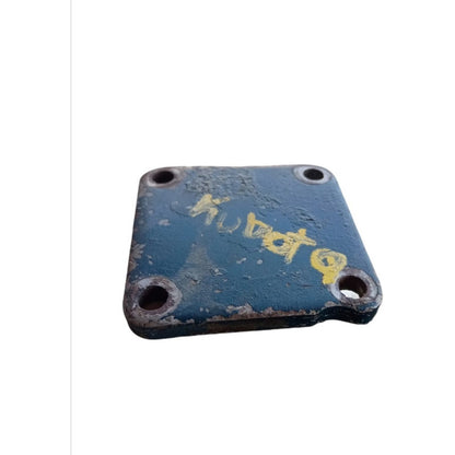 Tapa Bomba Motor Kubota V2203 Bobcat 753