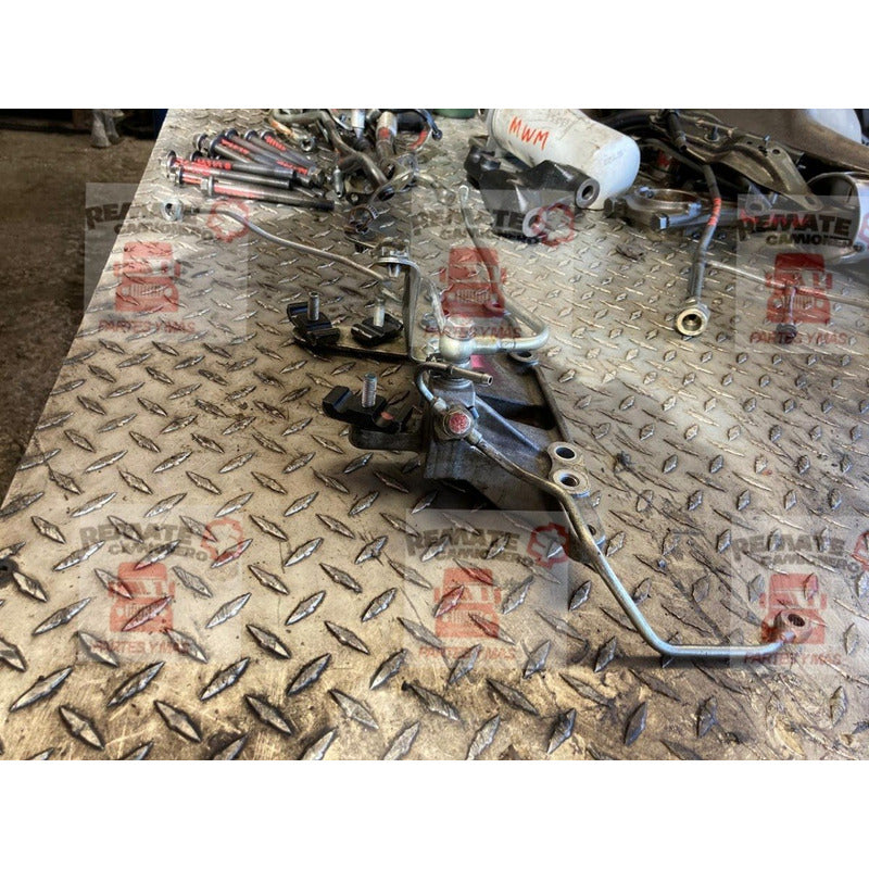 Soporte Base Riel De Inyectores Motor Hino N04c 300 716 816