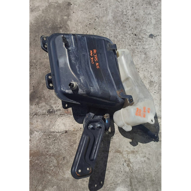 Deposito Tanque Vacío Agua Refrigerante Hino 300 716 816 616