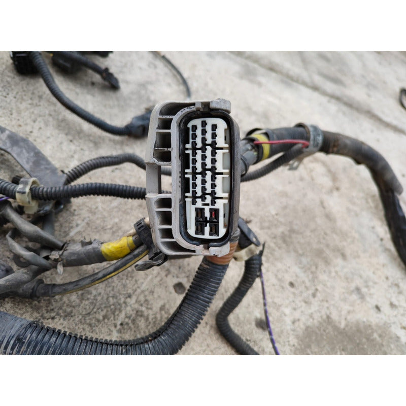 Caja Tablero Fusibles Arnes Sterling 360 Detalle