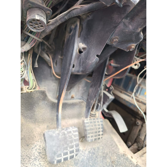 Pedal Clutch Basculante Base Varilla International 4300