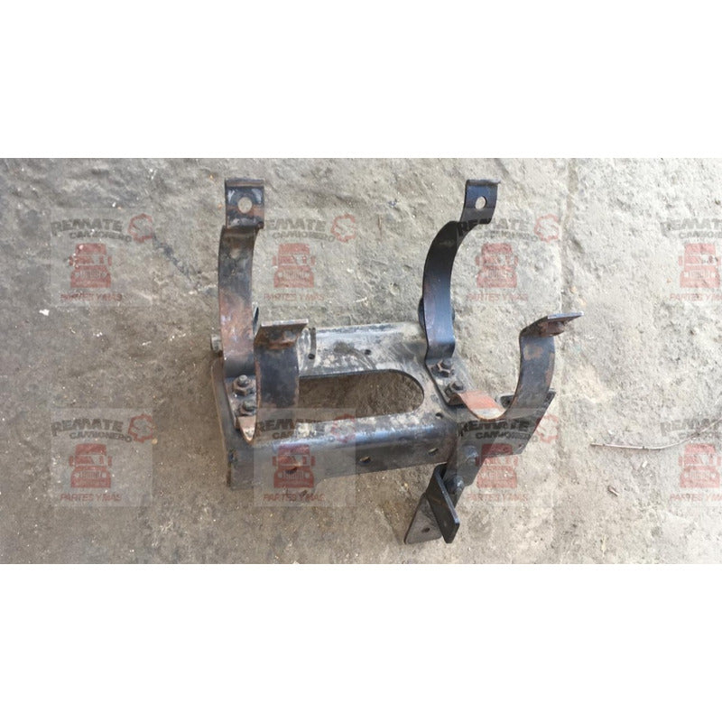 Soporte Base Tubo Manguera Purificador Mercedes Benz Om 906