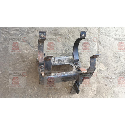 Soporte Base Tubo Manguera Purificador Mercedes Benz Om 906