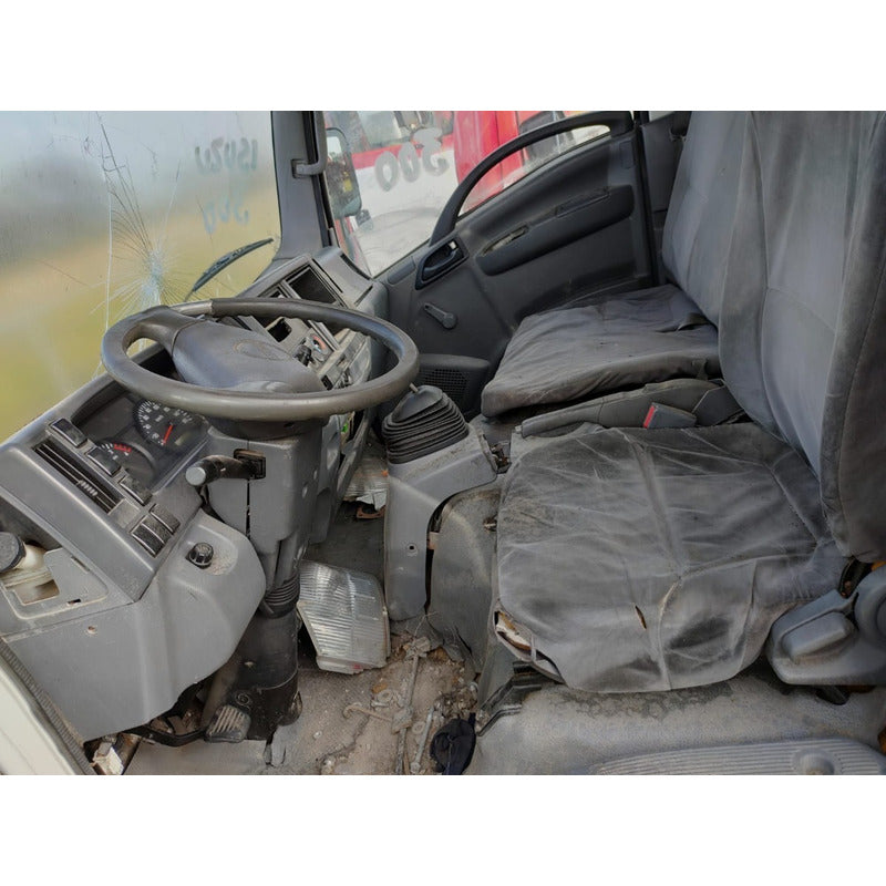 Cabina Isuzu Elf 300 Año 2011