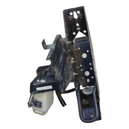 Base Soporte Gancho Deposito Liquido Clutch Isuzu Elf 400450