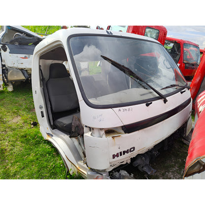 Cabina Hino 300 716 816 Año 2011