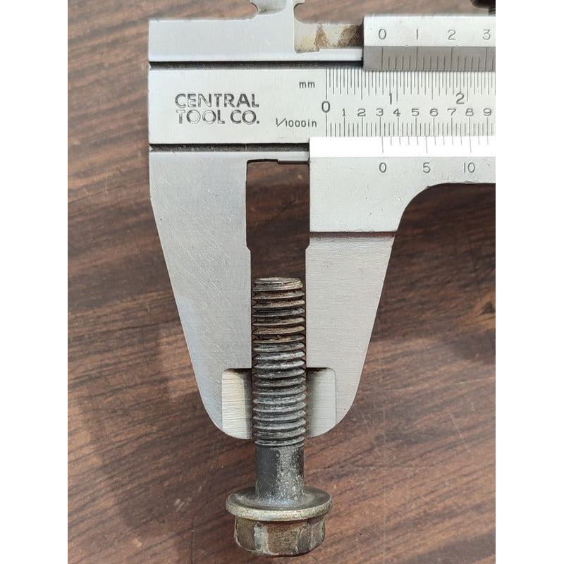 2 Tornillos Coraza Motor Hino 300 816 716