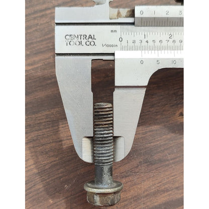 2 Tornillos Coraza Motor Hino 300 816 716