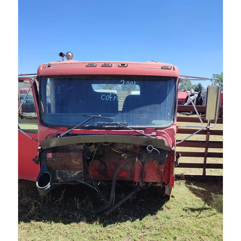 Cabina Kenworth T300 Año 2003 Por Partes