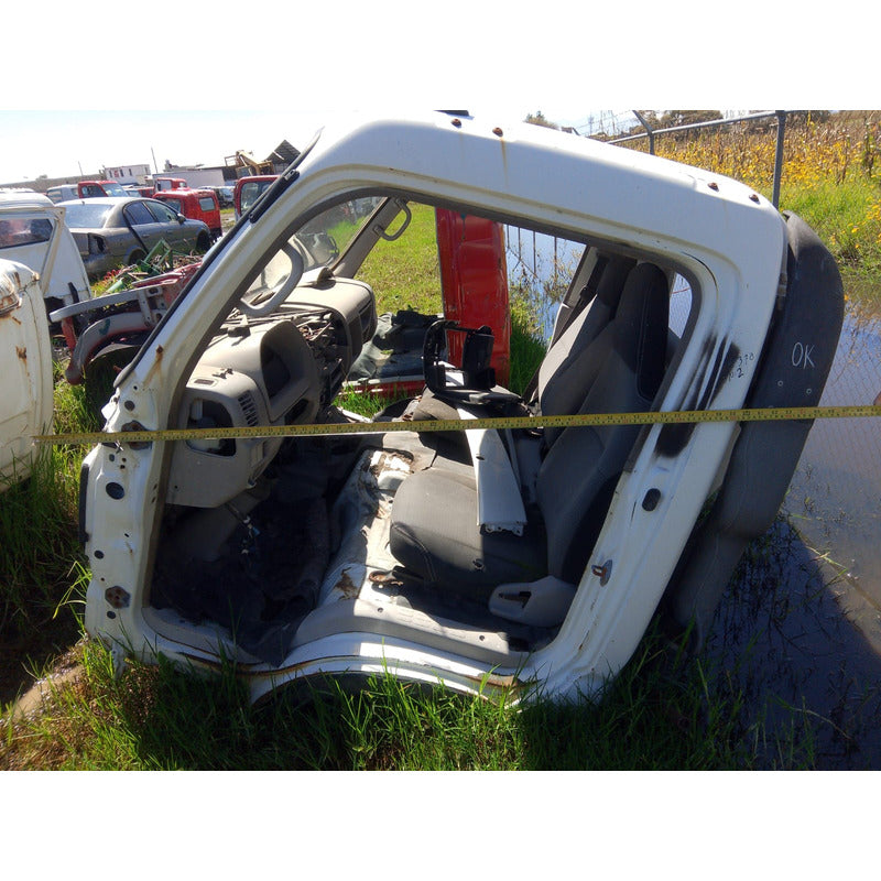 Cabina Hino 300 716 816 Año 2011