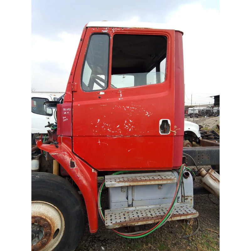 Cabina Freightliner  Fl80 Fl70 Año 2003