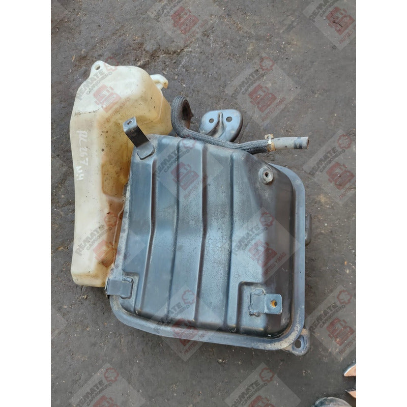 Deposito Tanque Vacío Agua Refrigerante Hino 300 716 816 616