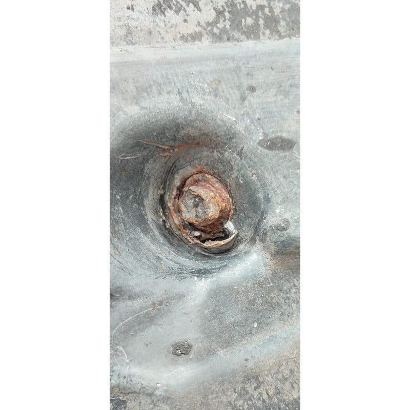 Salpicadera Valvula Deposito Tanque Vacio Hino 300 816