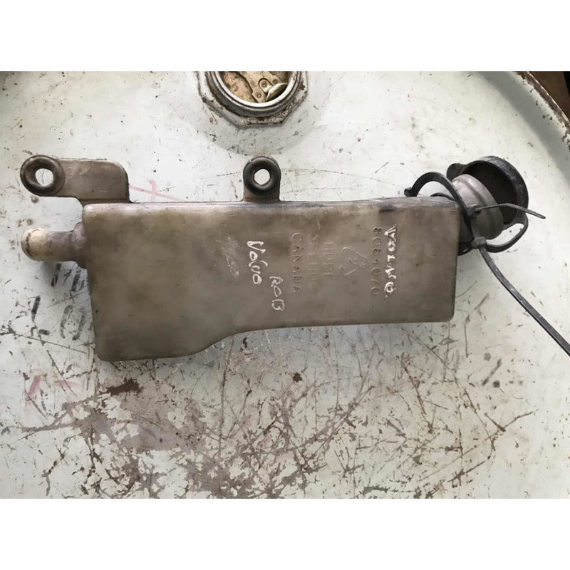 Deposito Limpiaparabrisas Volvo Vnl Tractocamion 8084070