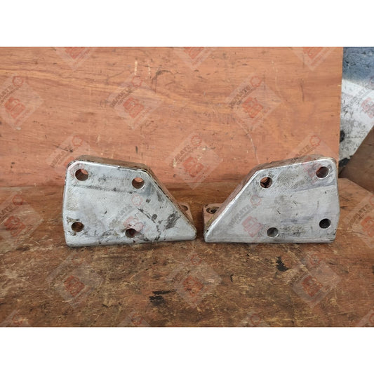 Soporte Oreja Coraza Motor Cummins Camión Ford F700 (par)