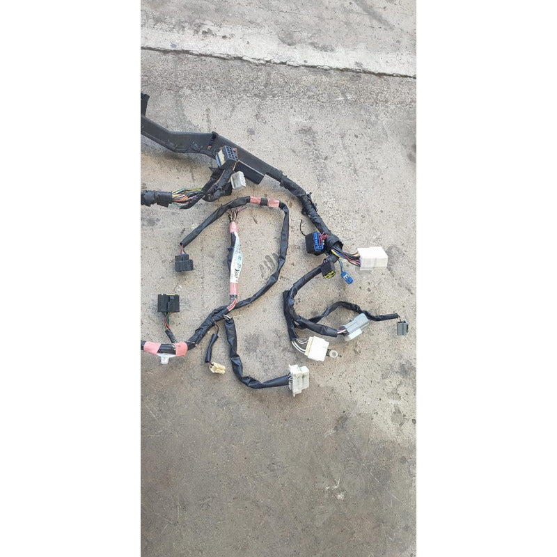 Arnes Caja Tablero Fusibles Interior Cabina Hino 300 514 414