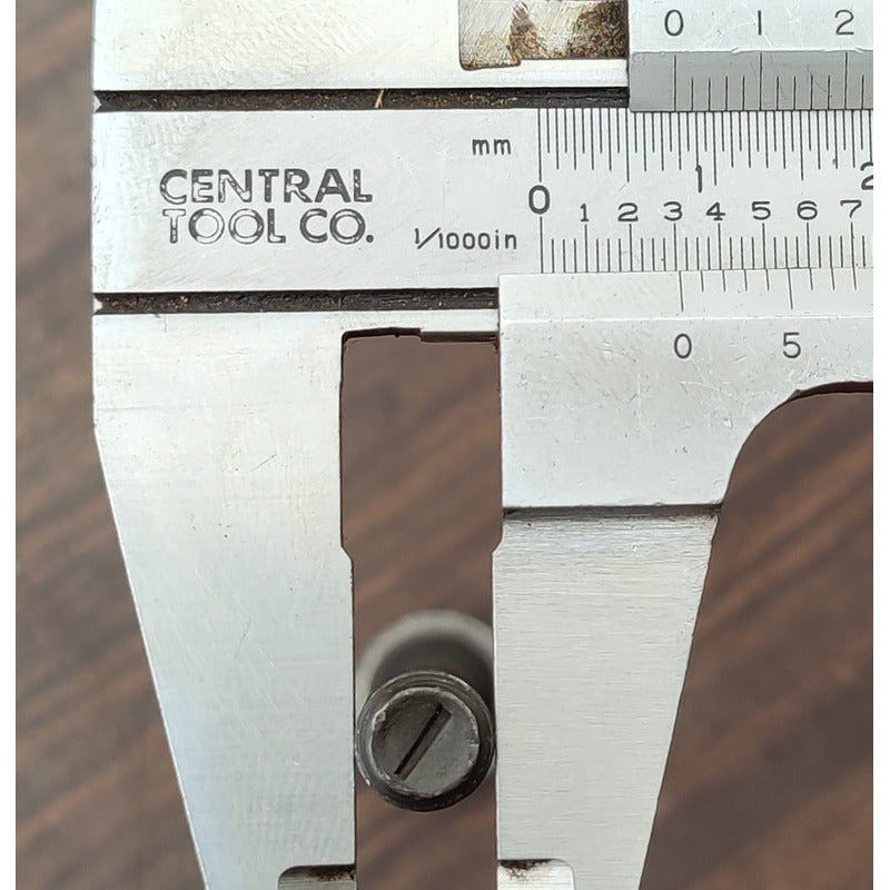 Perno Tornillo Bomba Diesel Navistar Maxxforce 7.6l Internat