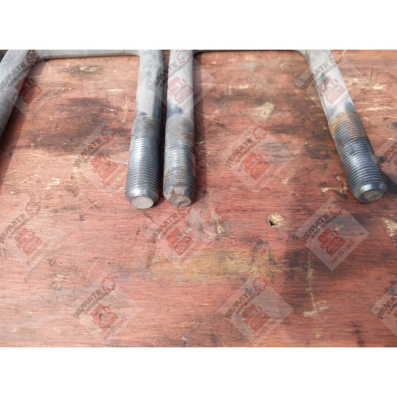 Abrazadera Eje Muey Delantero Hino 300 716 816 616 Par