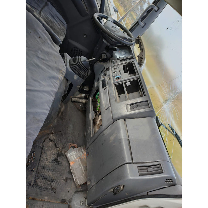 Cabina Isuzu Elf 300 Año 2011