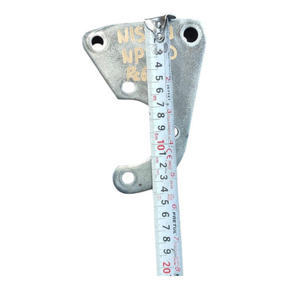 Soporte Bomba Dirección Hidráulica Nissan Diesel Frontier Np Plateado