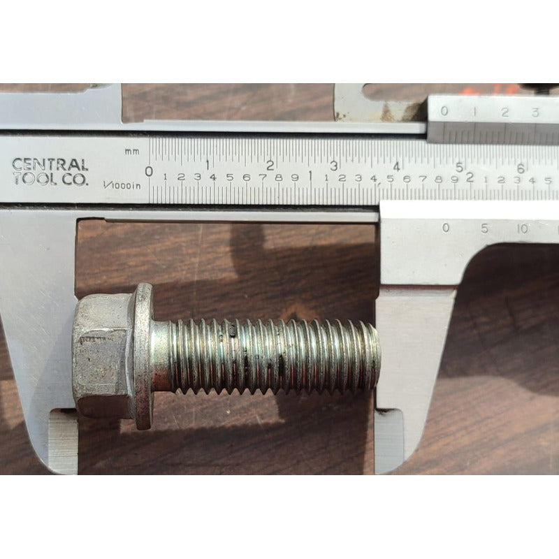 2 Tornillos Coraza Motor Hino 300 816 716